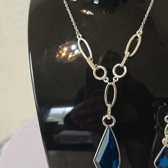 Blue Teardrop Crystal Necklace & Earrings Set Silver Tone Statement Jewelry - Picture 4 of 8